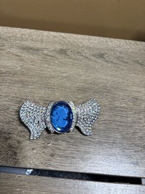 Blue Cameo Rhinestone Brooch Pin Silver Tone Bow Design Sparkly Statement Jewelr